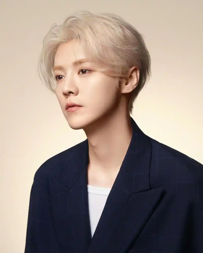 古驰玩妆粉底液,助力gucci,品牌代言人鹿晗@鹿晗 ,打造24h柔雾丝绒肌