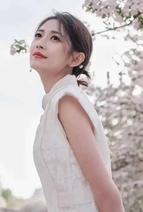 陈钰琪明星壁纸(39)_网易订阅