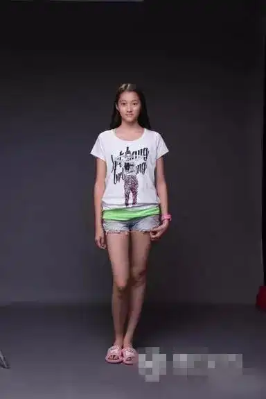 关晓彤告诉你,这才叫真正的胸以下全是腿!