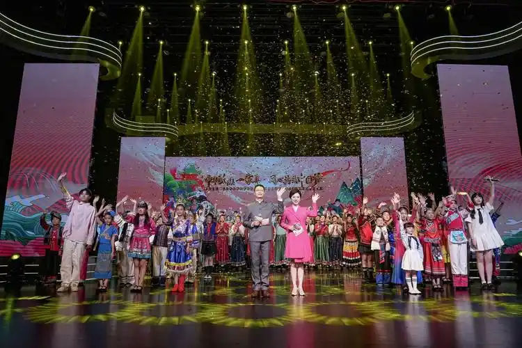 272件作品获奖四川省第二届大中小学校园舞台剧展评活动颁奖典礼举行