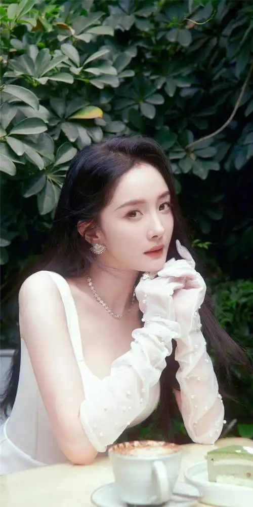 今天我们来了解一下"时尚女王"杨幂到底有多美呢?