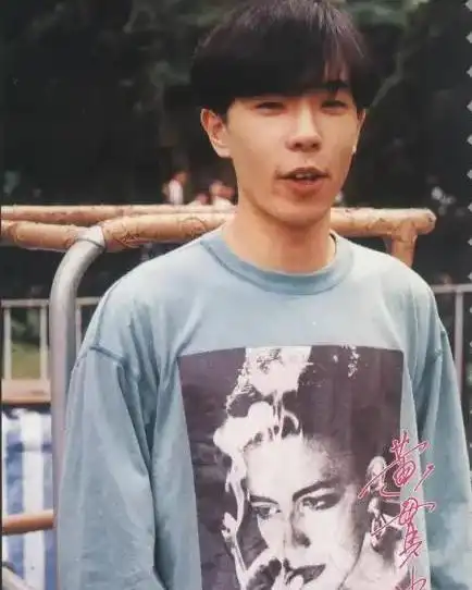 朱茵那么爱周星驰,为何转头就嫁给了"穷小子"黄贯中?