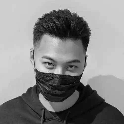 男生黑色短发鲨鱼头发型图片及介绍