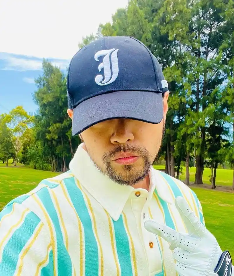 周杰伦打高尔夫随拍,杰伦:当我打高尔夫时,我不需要太关注技术.