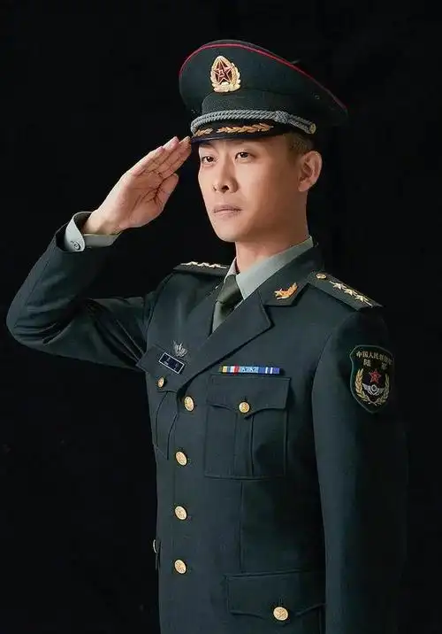 适合演军人的七位硬汉刚毅勇猛孔武有力他们才是中国力量