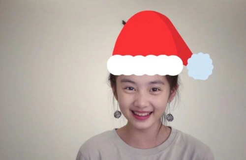 黄少艾才是"开挂式"长开,颜值反超黄多多,气场不输给专业模特