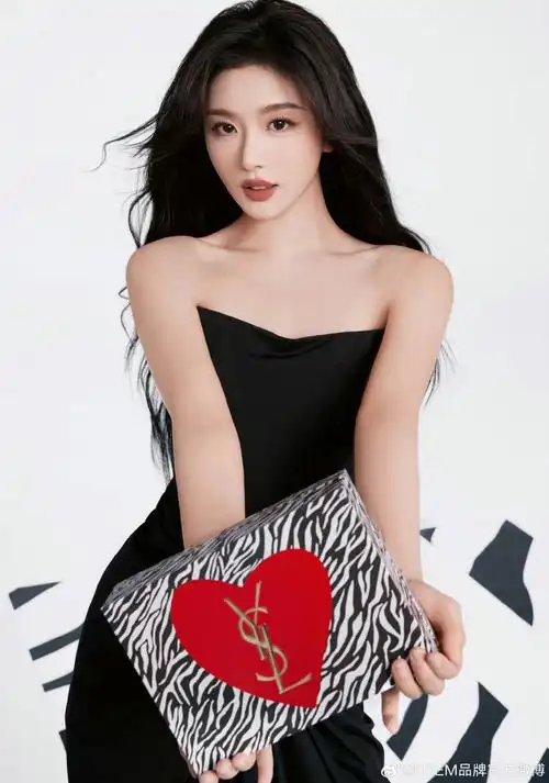 歌手/演员@孔雪儿in#poem高级定制系列#「抹胸褶皱拖尾礼服」拍摄ysl