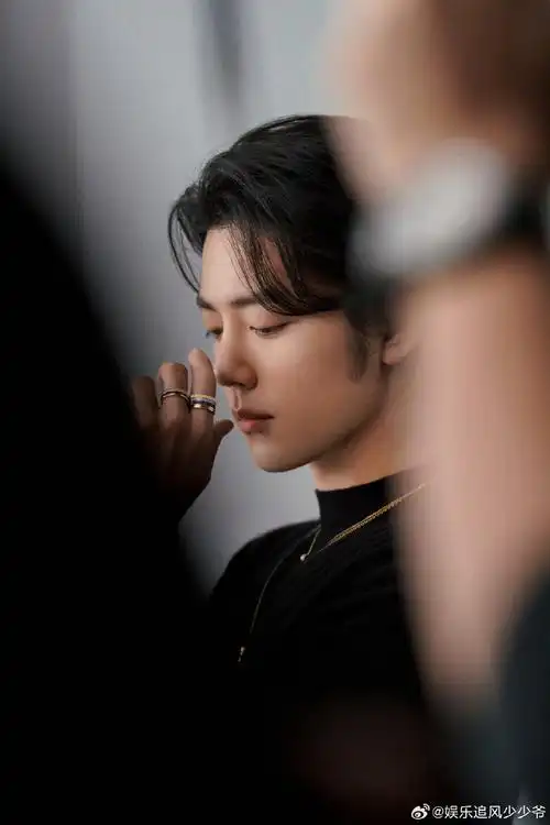肖战侧脸线条##肖战侧颜垂眸