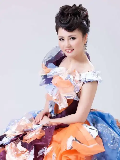 女高音歌唱家王聆燕再见还在情里见用最美旋律记录扶贫