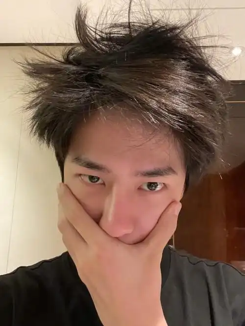 比帅图更有杀伤力的是女友视角和自拍照#王一博 #热烈 #电影 - 抖音