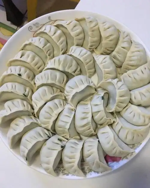 小碗子angela做的猪肉韭菜饺子