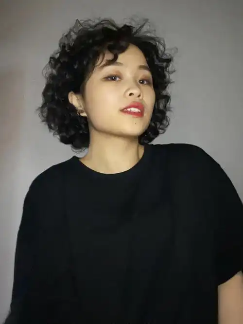 借鉴了小红书一位小姐姐的发型(不记得名字了……现在是我喜欢的方