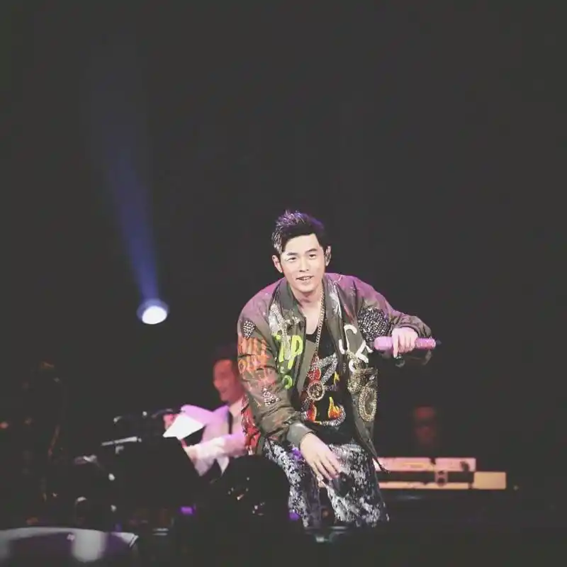 您好~抱歉,目前没有关于周杰伦2013摩天轮演唱会沈阳站的官方消息哦