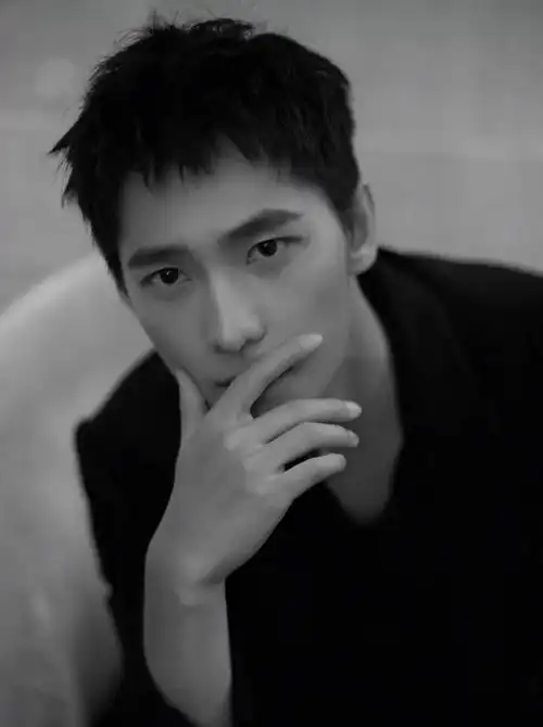 男生"狗啃式"短发_刘海