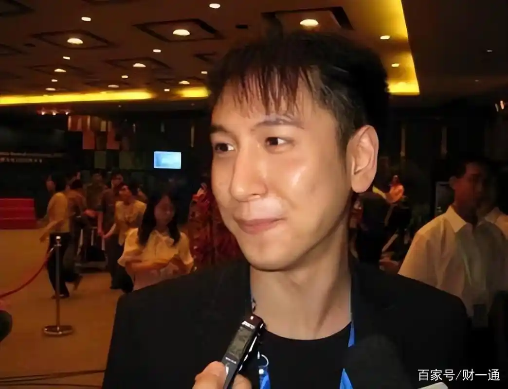 汤臣一品公子汤珈铖:含金汤匙出生,15岁横行股市,21岁百亿身家