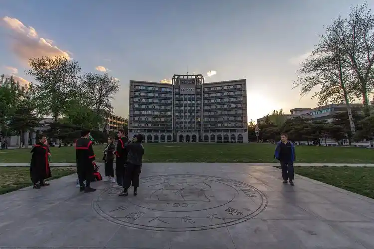 【图片1】人民大学校园美景--蜂鸟论坛照片套图