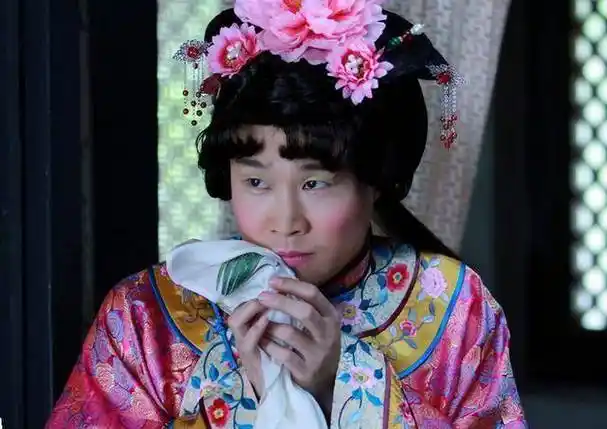 这造型,跟小岳岳还有宋小宝比起来,还算是美的.26.