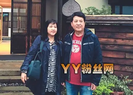 关晓彤妈妈李君个人资料照片 关晓彤爸爸关少曾的两个女儿家庭背景