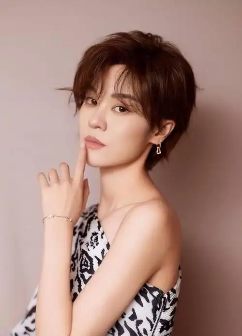 实力唱将郁可唯41岁仍未婚的她成了父亲郁京宁的心病