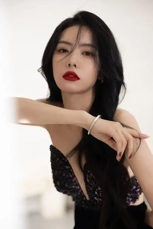 蔡文静高开衩深v礼服##elle风尚大典