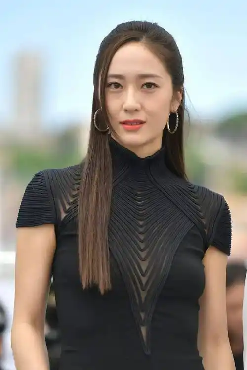 被嘲发福似大妈,现在颜值回春了?_郑秀晶_什么_管理