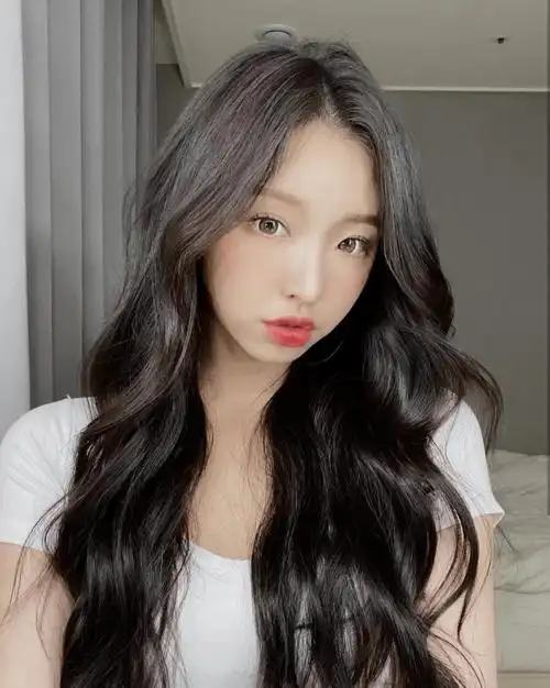 你喜欢哪种风格火到明年的短发!圆脸适合的发型--清爽又减龄