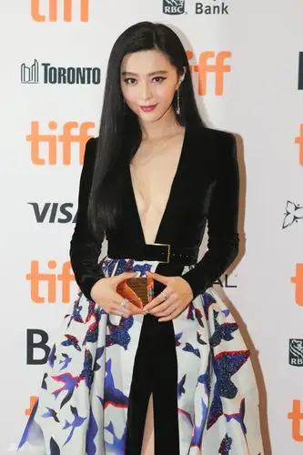 范冰冰超性感亮相多伦多电影节