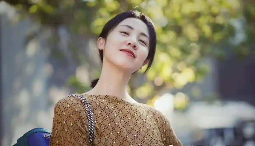 原创43岁孙莉近照和黄多多像双胞胎却被群嘲玻璃心不敢评论怕拉黑