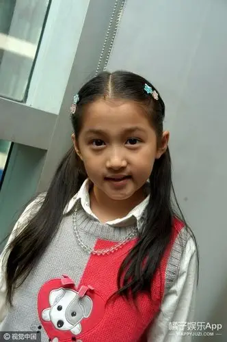 娱乐快讯关晓彤童年照片合集每一张都超可爱哦