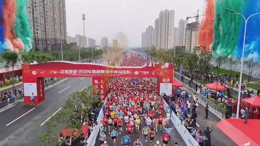 跑象湖"半马" 赏大美昌南_马拉松_南昌县_参赛选手