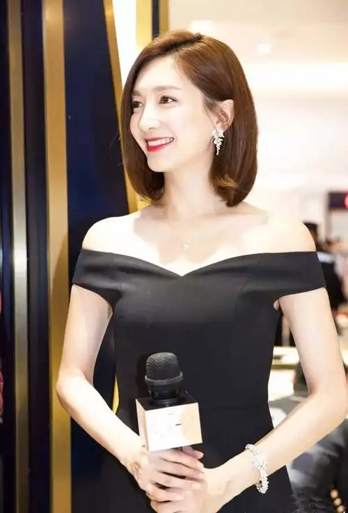 沈梦辰刘亦菲杨幂高圆圆朴信惠 露肩装谁更性感?