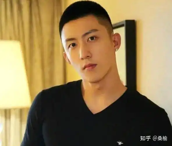 鹿晗陈冠希同款圆寸造型对颜值自信的就剃板寸蔡徐坤都翻车了