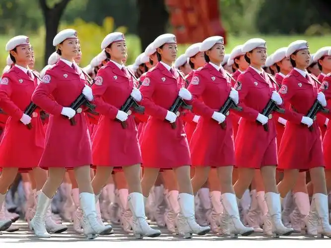 大阅兵中的美女们