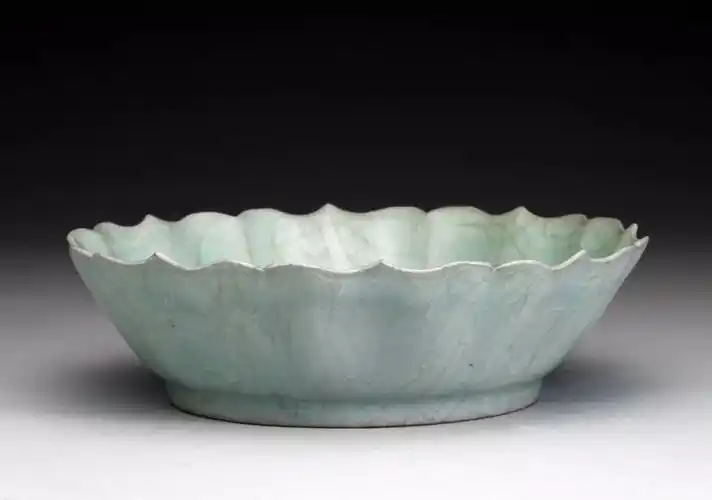 "类冰似玉"的南宋官窑青瓷