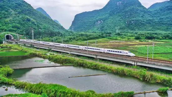 千年侗寨"拥抱"高铁 走访探秘广西最美铁路