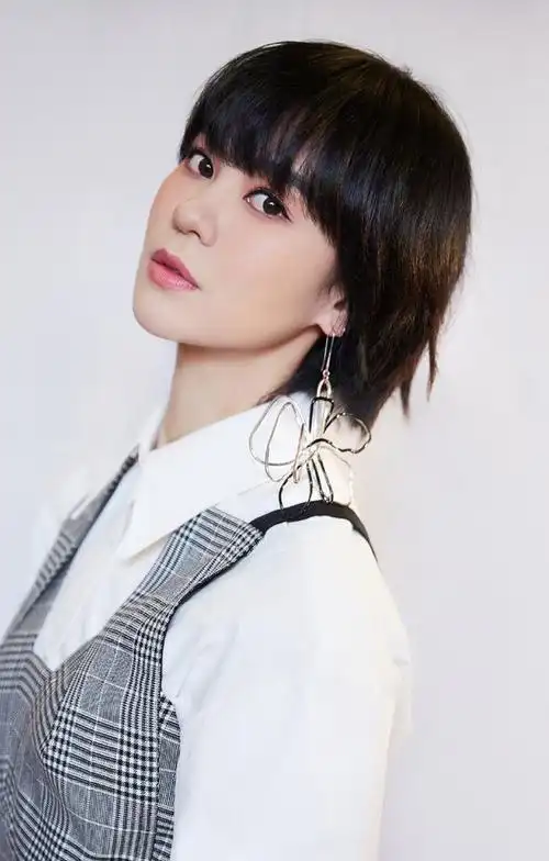 精美图集郁可唯知性优雅的女歌手