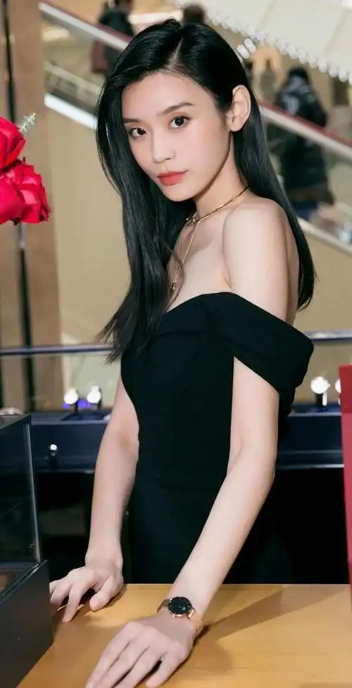 奚梦瑶高清写真美照图皮肤白皙身姿曼妙