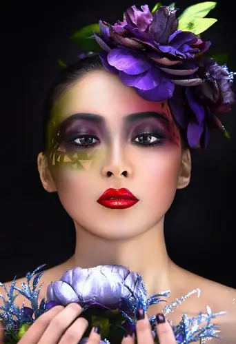 收集   点赞  评论  黑猫造型专业承接公司年会化妆 舞台妆 演出妆