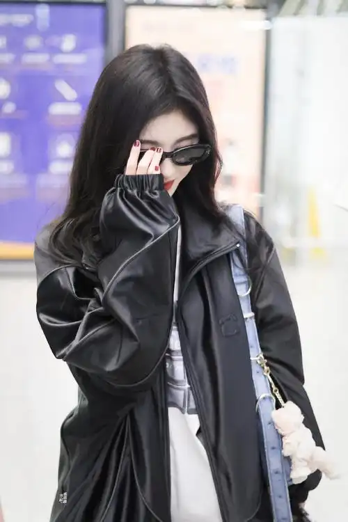 鞠婧祎机场造型