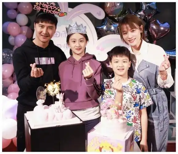 明星全家福:孙俪一家高颜值,陆毅一家是腿精,彩儿一家幸福满满