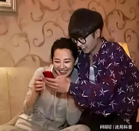 甚至华晨宇还在节目当中对许晴说:你是嫌我太小了吗?