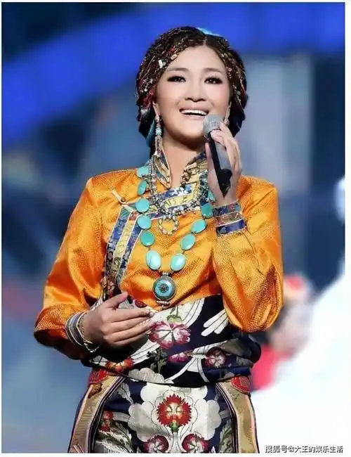 降央卓玛不仅仅是一名歌手,她还是藏族文化的传承者.