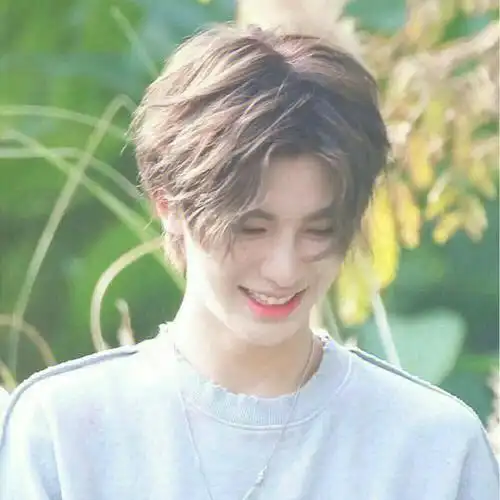 justin黄明昊丨头像