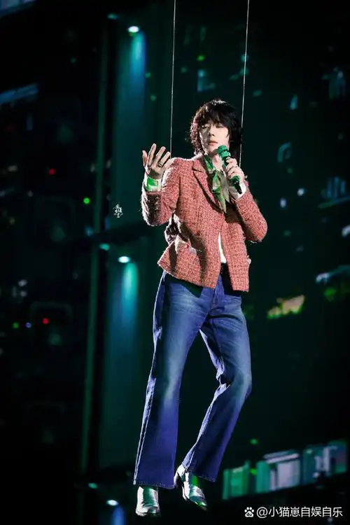 王一博跨年舞台男星微指八亿, 视频播放量1