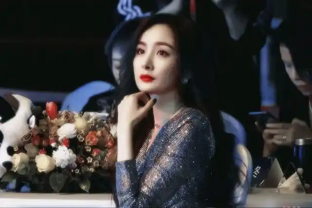 肖战获奖,杨幂惊艳,李易峰又搞笑了,腾讯年度盛典看点十足