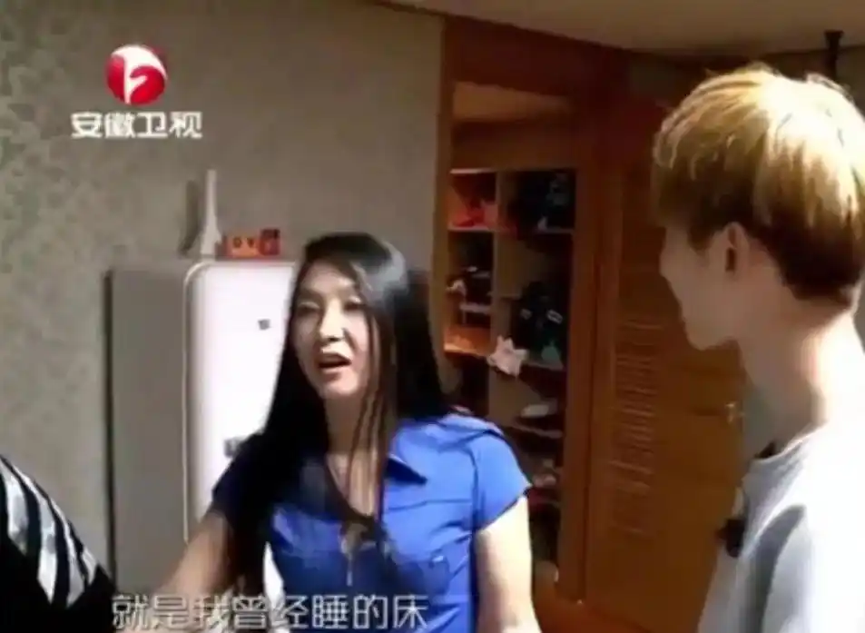 蔡徐坤母亲徐静昔日热舞视频曝光:当儿子朋友面扭动身体不忍直视