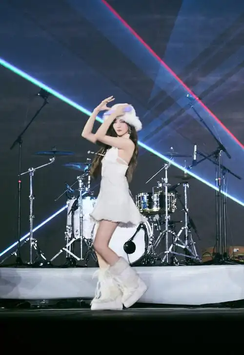 孟佳qq音乐年度巅峰风尚歌手##qq音乐巅峰盛典