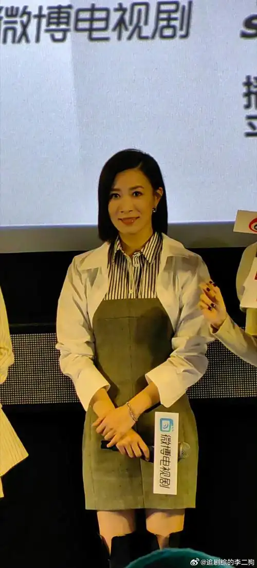 "佘诗曼45岁生图状态"终于等到#新闻女王#开播了,看预告花絮期待值