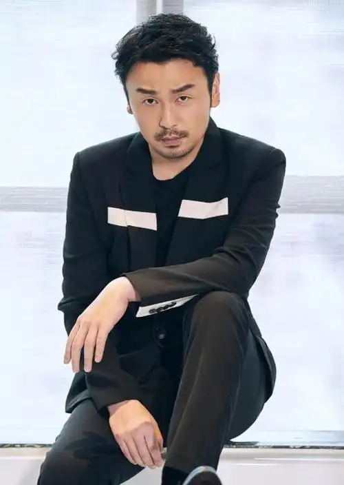 演员雷佳音老婆是吵架吵来的还和岳母处得像姐弟