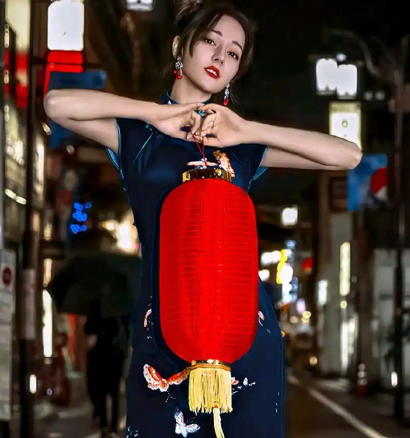 迪丽热巴旗袍造型,大家觉得哪套旗袍更好看呢?评论见